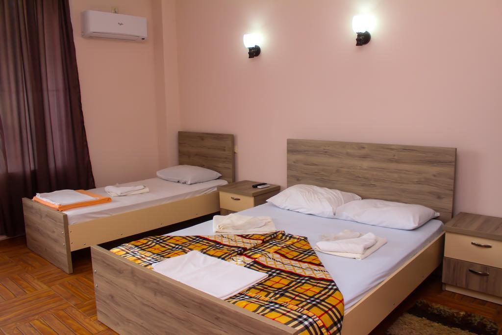 Hulus Hotel Makhinjauri Habitación foto